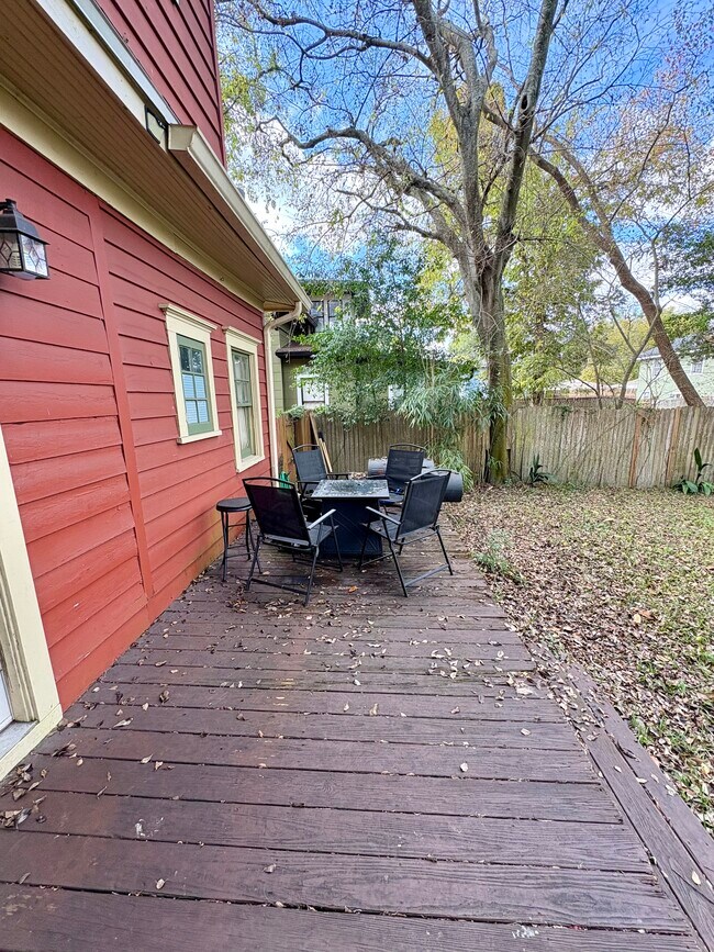 Building Photo - 2043 Dellwood Ave