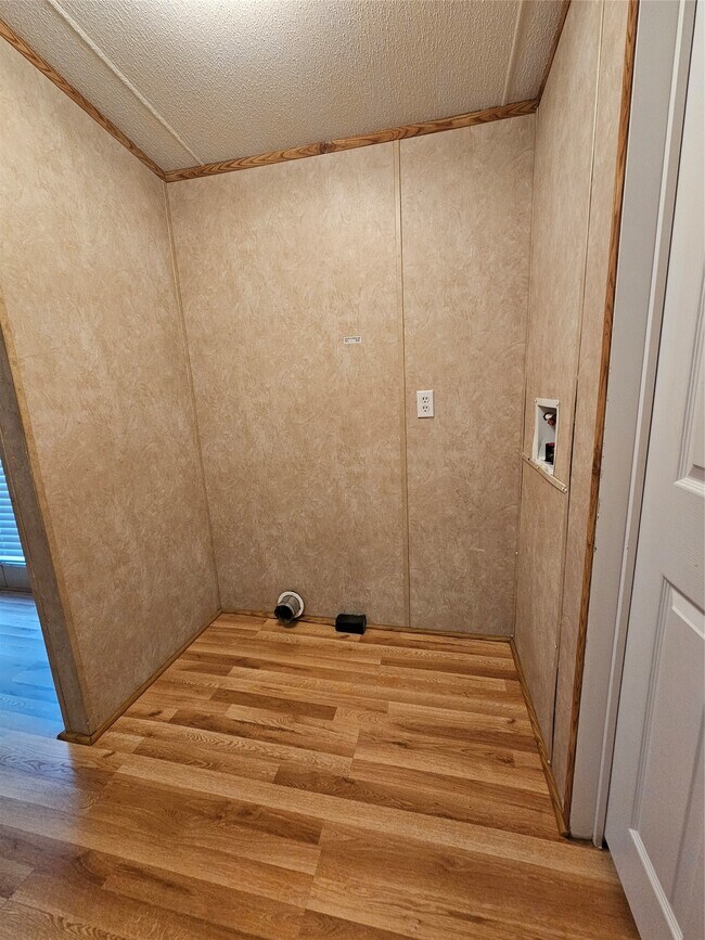 Building Photo - 1324 S Walker Rd