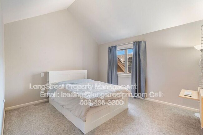 Building Photo - 10247 NW Village Heights Dr