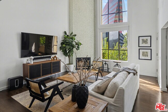 Building Photo - 720 Huntley Dr