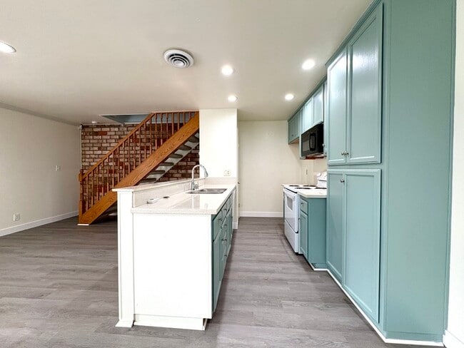 Building Photo - Beautiful updated 2 Bedroom 1 Bathroom Located in Sacramento