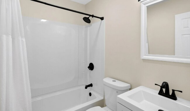 Building Photo - 13 Sligo St