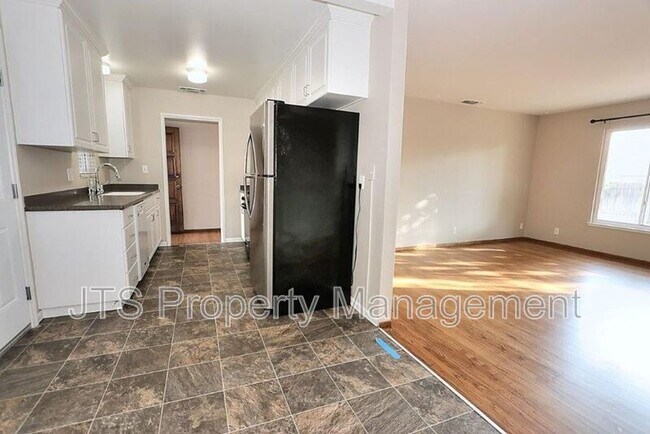 Building Photo - 10624 Chardonay Dr