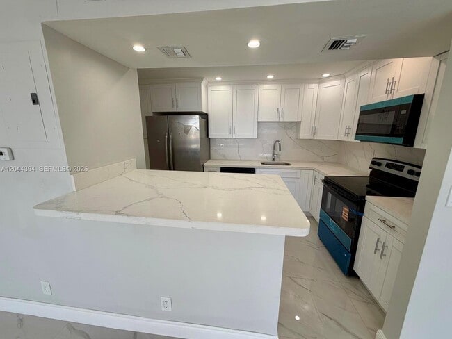 Building Photo - 1400 S Ocean Dr
