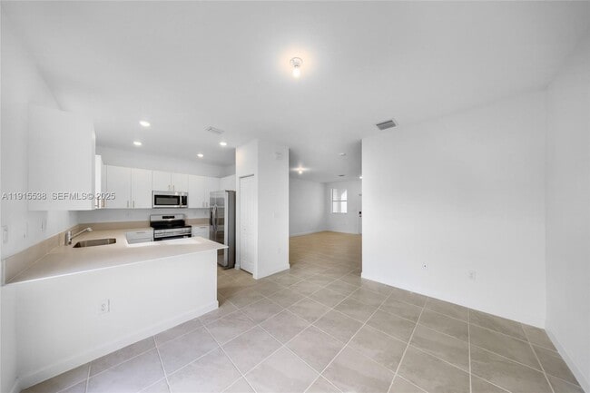 Building Photo - 2751 SE 25th Ave