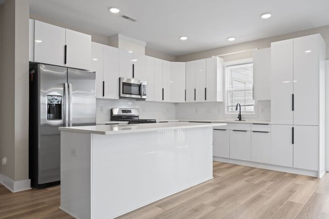 Building Photo - Stylish & Spacious Home in Prime Durham Location – Modern Living with Comfort & Convenience