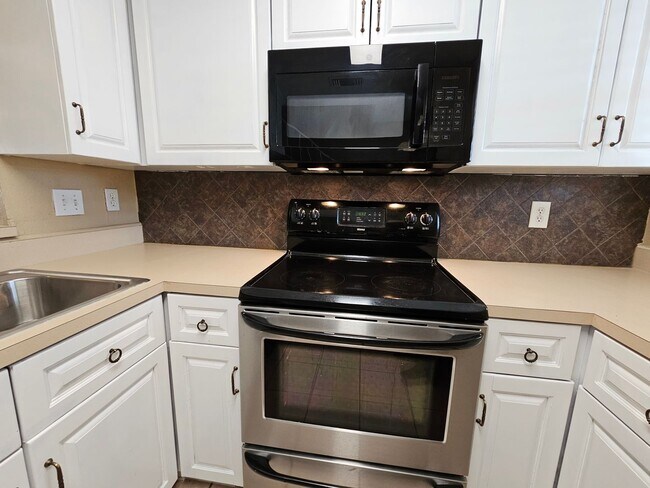 Building Photo - Stunning two-level, two-bedroom, one-and-a-half-bathroom townhome