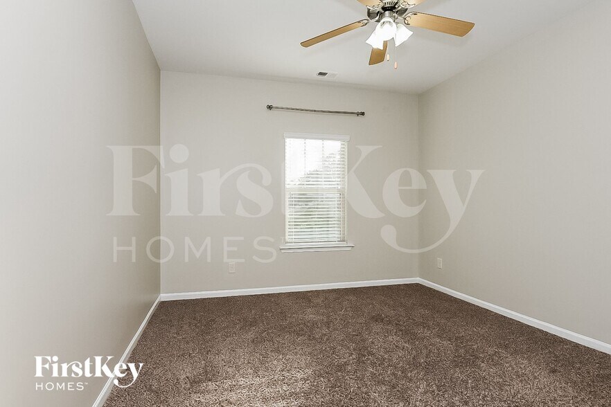 Building Photo - 100 Stone Manor Ct