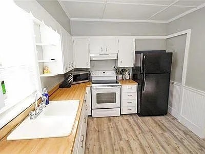 Building Photo - 138 Evarts St