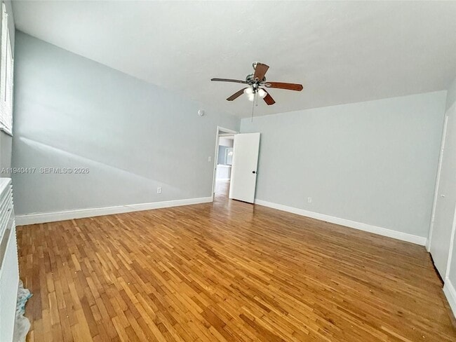 Building Photo - 1316 NE 105th St