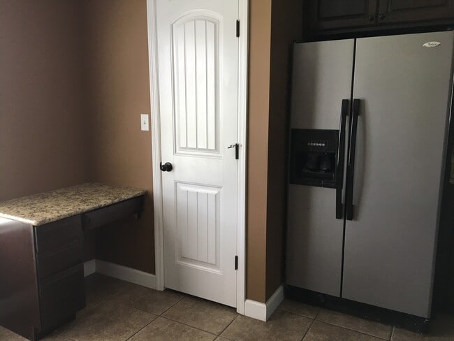 Building Photo - Luxurious 3BR/2BA Home with Stunning Backyard in Cottonwood Neighborhood
