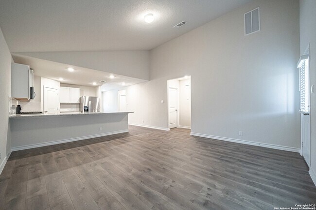 Building Photo - 909 Rolling River
