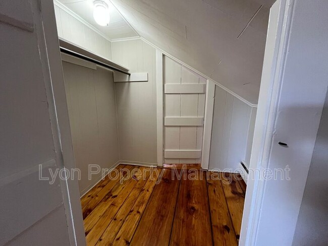 Building Photo - 12 Oil Mill Ln