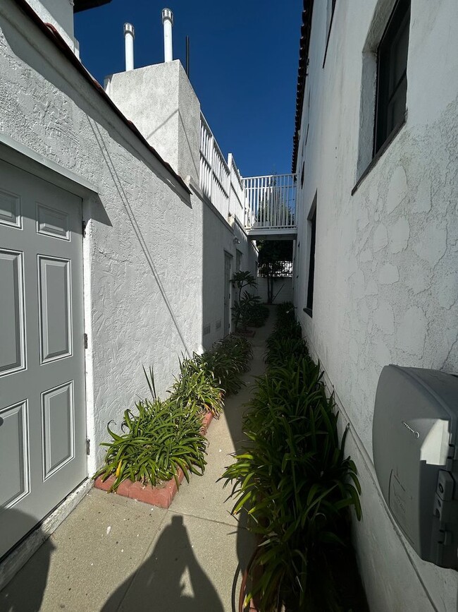 Building Photo - 257 Granada Ave