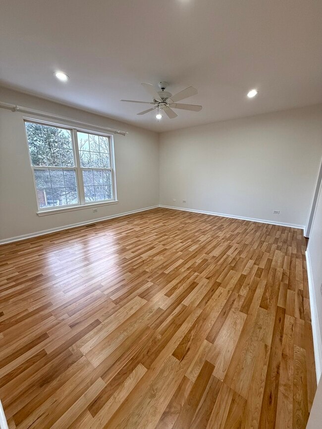 Building Photo - 362 Town Pl Cir