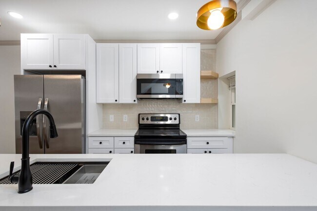 Building Photo - 2226 N Sydenham St