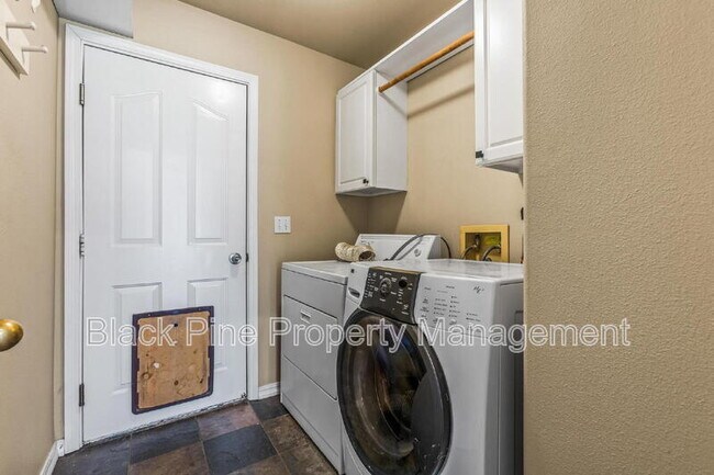 Building Photo - 541 S Canvasback Way