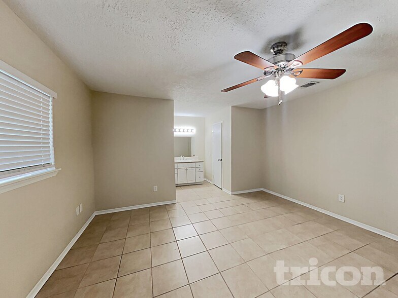 Building Photo - 20118 Misty Pines Dr