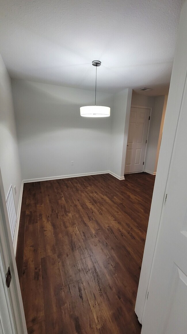 Building Photo - 2 bedroom 2 bath Condo in Lenox Heights, o...
