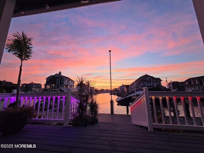 Building Photo - 385 Aldo Dr