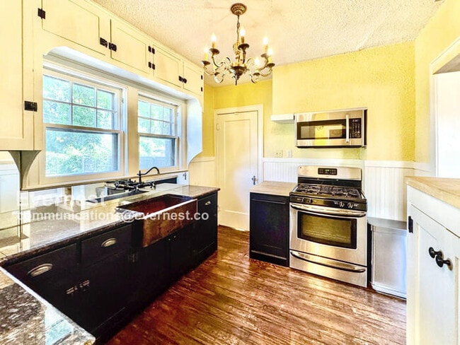 Building Photo - 1127 E 36th Pl