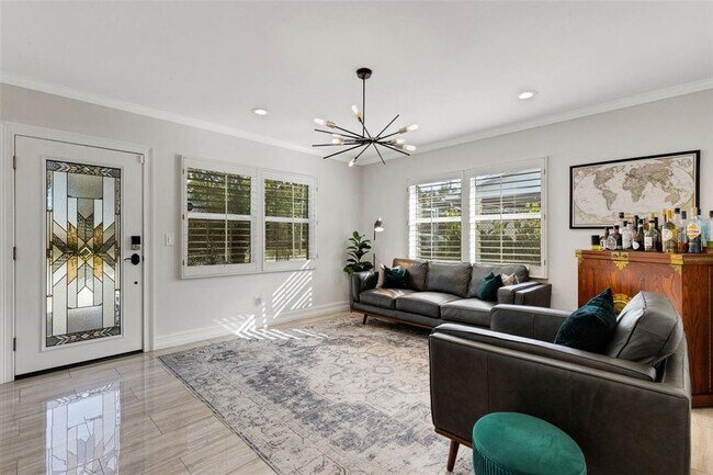 Building Photo - 2914 W Lake Ave