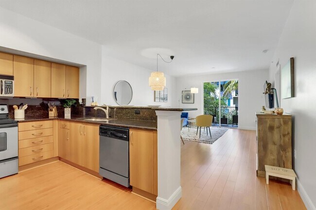 Building Photo - 255 NE 3rd Ave