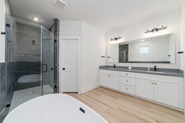 Building Photo - 5630 Bertellis Ln