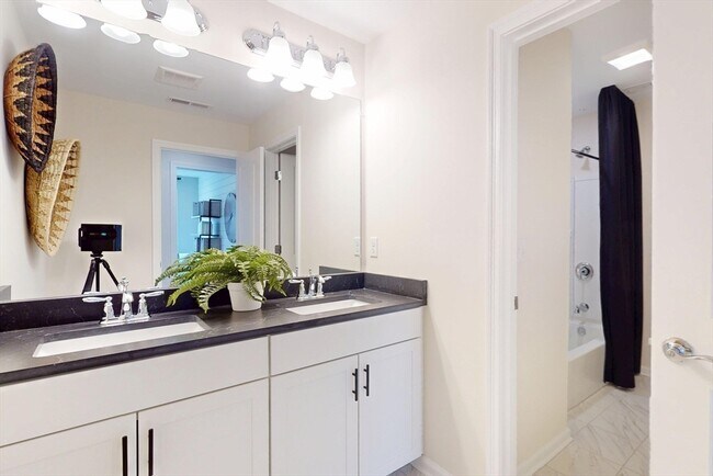 Building Photo - 129 Cold Brk Dr