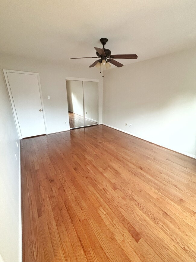 Building Photo - 5107 Cliffhaven Dr