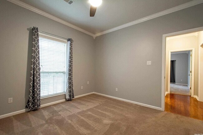 Building Photo - 20 Bouresse Dr