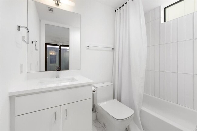 Building Photo - 3406 E 17th St