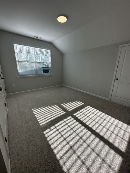 Building Photo - 7125 Crested Iris Pl