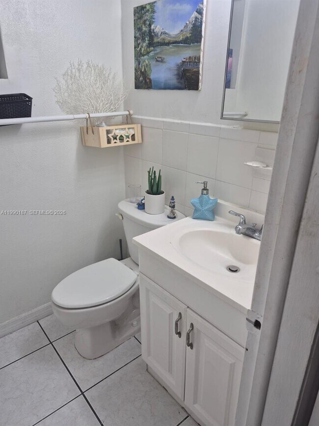 Building Photo - 11 SW 32nd Ave