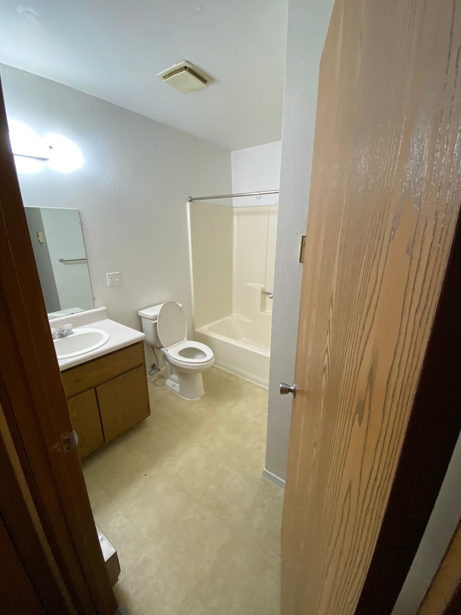 Building Photo - 125 Crescent Lake Rd