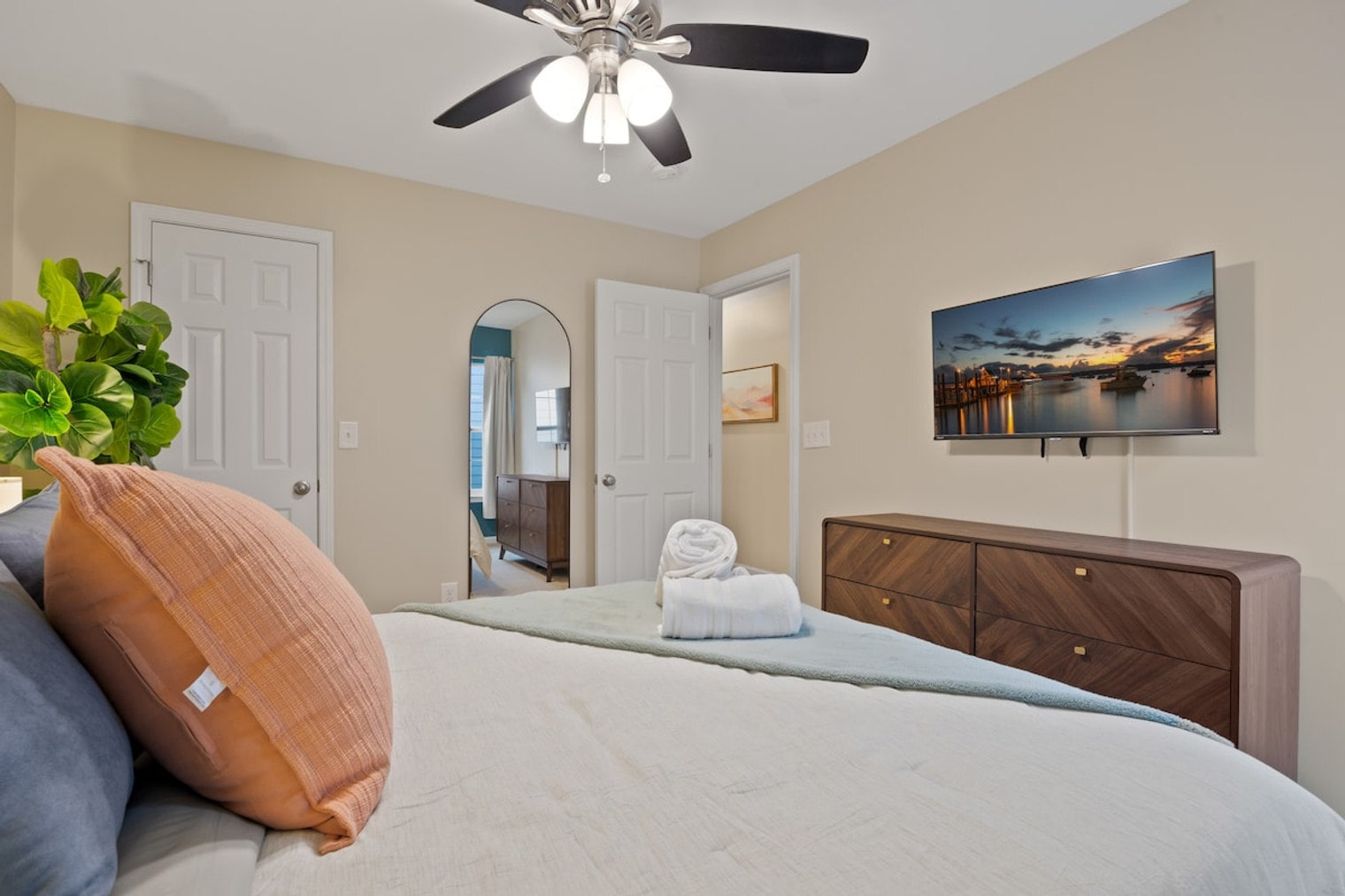 Building Photo - 13581 Weycroft Cir