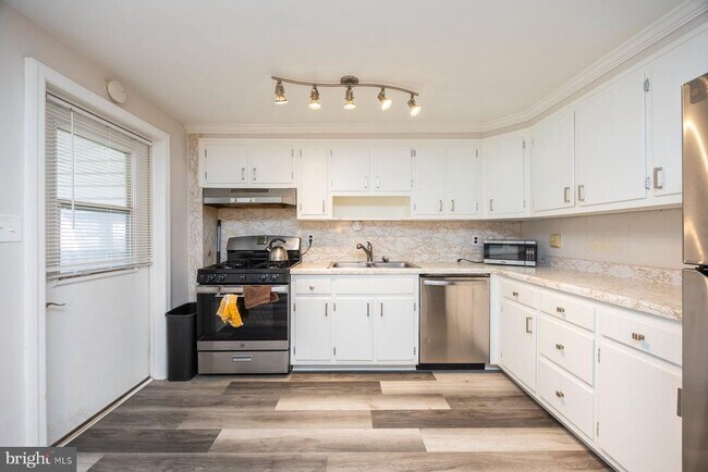 Building Photo - 3130 Ryerson Cir