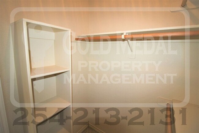 Building Photo - 401 Hedy Dr