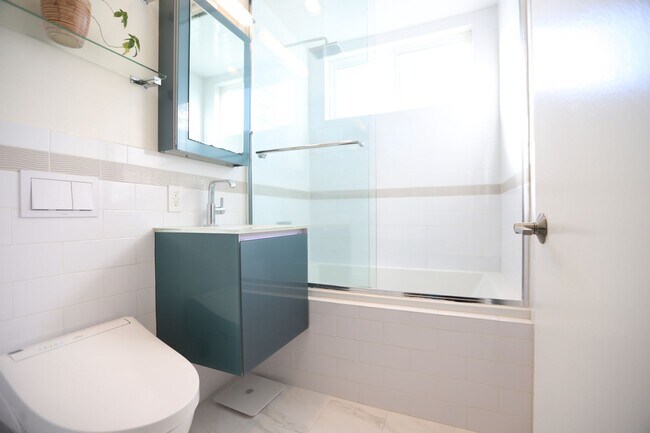 Building Photo - 140 Avalon Dr