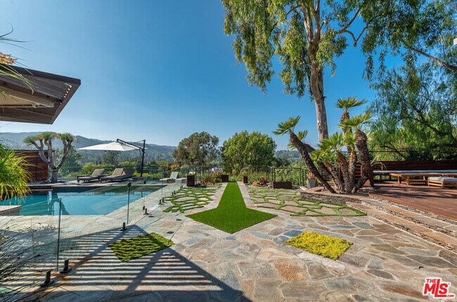 Building Photo - 4305 Clear Valley Dr