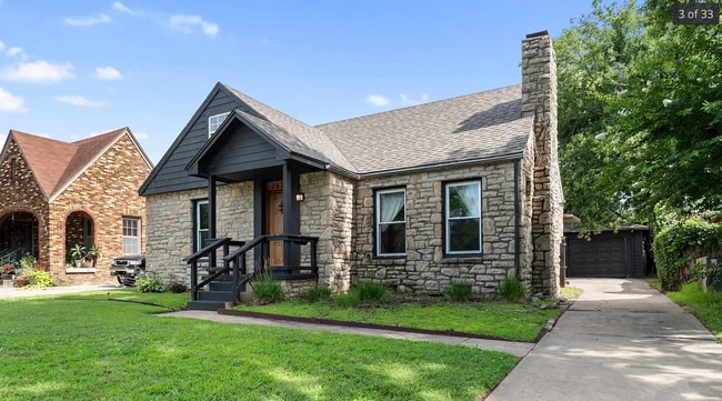 Building Photo - Stunning 4-bedroom, 2-bathroom Home