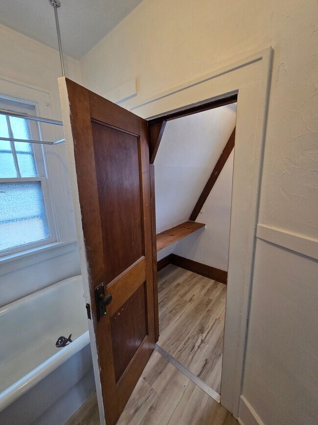 Building Photo - 2216 Merner Ave