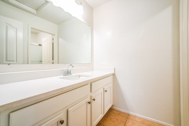 Building Photo - 1465 E Mia Ln