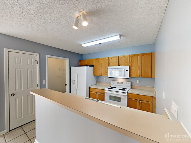 Building Photo - 7525 Rolling Meadows Ln