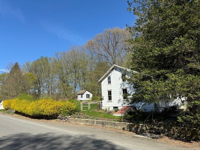 Building Photo - 102 Chrysler Pond Rd