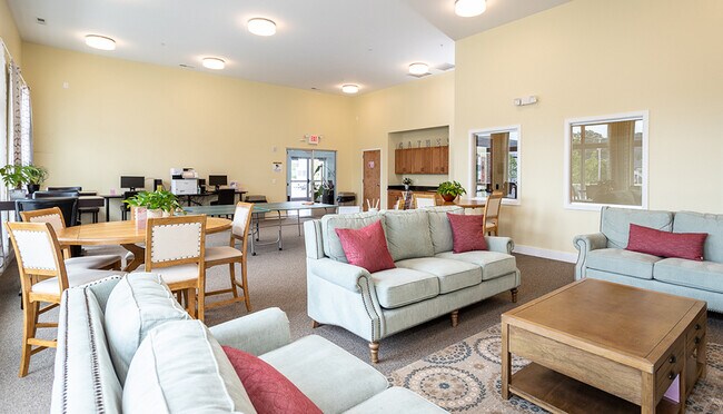 Building Photo - 2402 Clubhouse Ct