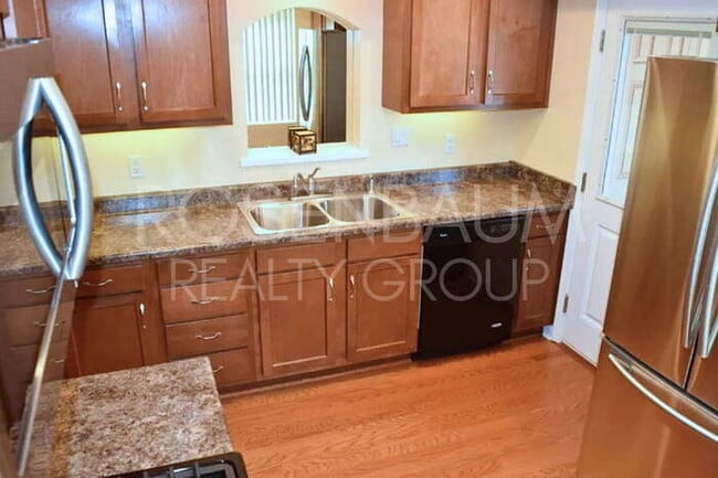 Building Photo - 2119 E Water St