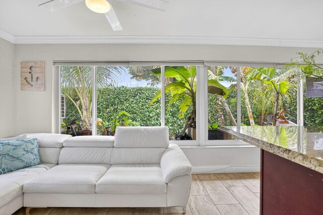 Building Photo - 3207 Marine Dr
