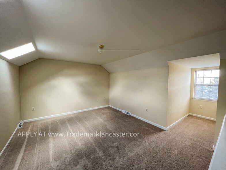 Building Photo - 61 Covington Ct