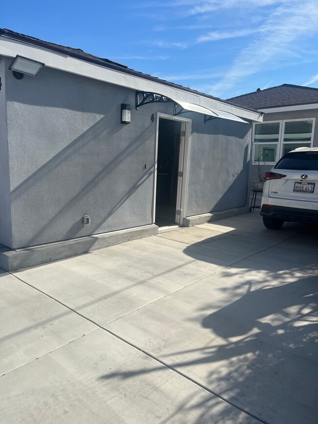 Building Photo - 321 E Truslow Ave